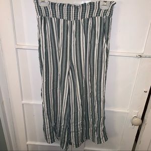 American Eagle Flowy Capri Pants